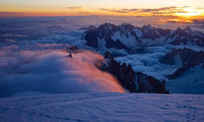 恐怖的高度  |  沙莫尼的勃朗峰，法国 (© Simon Schöpf/Getty Images) - 2024/10/25