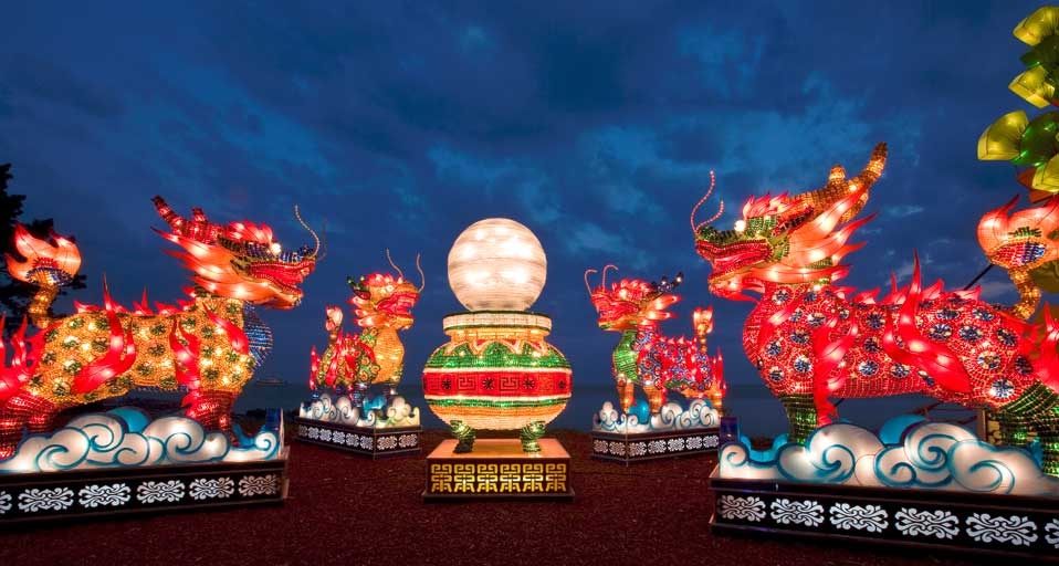 海外华侨庆春节:加拿大多伦多的春节彩灯(Henry Georgi/Photolibrary ©) - 2010/02/18 海外华侨庆春节:加拿大多伦多的春节彩灯(Henry Georgi/Photolibrary ©) - 2010/02/18