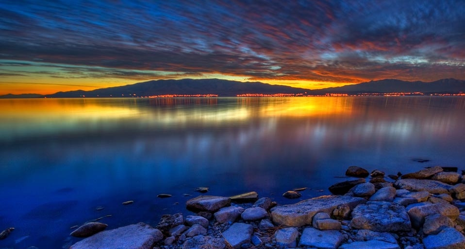 黄昏中寂静的美国犹他州盐湖城(Great Salt Lake Landscapes & More/Getty Images ©) - 2010/03/10 黄昏中寂静的美国犹他州盐湖城(Great Salt Lake Landscapes & More/Getty Images ©) - 2010/03/10