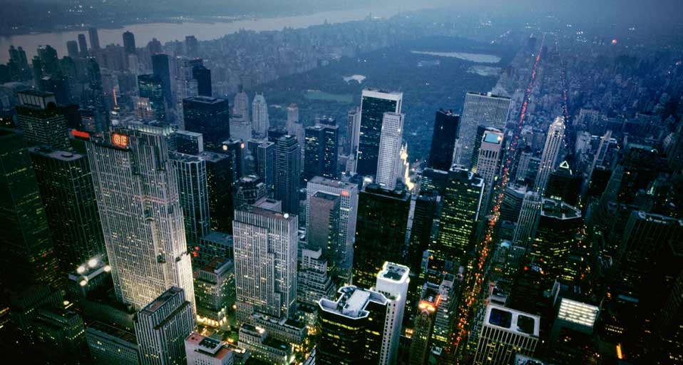 鸟瞰美国纽约曼哈顿的摩天大楼(David Jay Zimmerman/Corbis Edge/Corbis ©) - 2010/03/17 鸟瞰美国纽约曼哈顿的摩天大楼(David Jay Zimmerman/Corbis Edge/Corbis ©) - 2010/03/17
