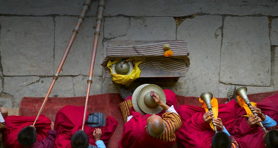 不丹的传统节日里,喇嘛乐师在为当地的传统舞蹈配乐(Keren Su/Getty Images ©) - 2010/04/02 不丹的传统节日里,喇嘛乐师在为当地的传统舞蹈配乐(Keren Su/Getty Images ©) - 2010/04/02