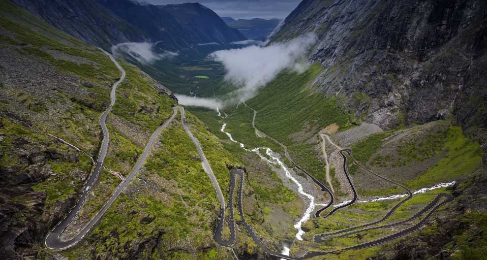 挪威蜿蜒崎岖的山地公路(Rainer Mirau/Mauritius/Photolibrary ©) - 2010/05/05 挪威蜿蜒崎岖的山地公路(Rainer Mirau/Mauritius/Photolibrary ©) - 2010/05/05