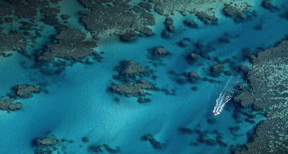 今天是二十四节气中的夏至,图为澳大利亚的大堡礁(Yann Arthus-Bertrand/Corbis ©) - 2010/06/20 今天是二十四节气中的夏至,图为澳大利亚的大堡礁(Yann Arthus-Bertrand/Corbis ©) - 2010/06/20