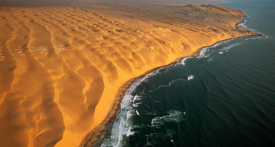 纳米比亚的骷髅海岸(George Steinmetz/Corbis ©) - 2010/08/19 纳米比亚的骷髅海岸(George Steinmetz/Corbis ©) - 2010/08/19