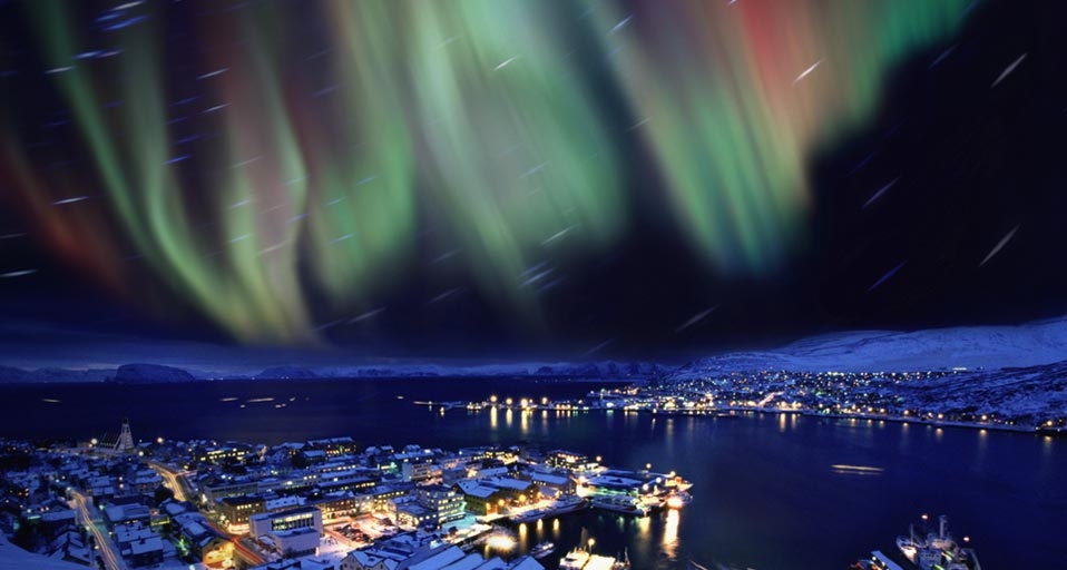 挪威天空闪现美丽的极光(Per-Andre Hoffman/Aurora Photos ©) - 2010/12/12 挪威天空闪现美丽的极光(Per-Andre Hoffman/Aurora Photos ©) - 2010/12/12