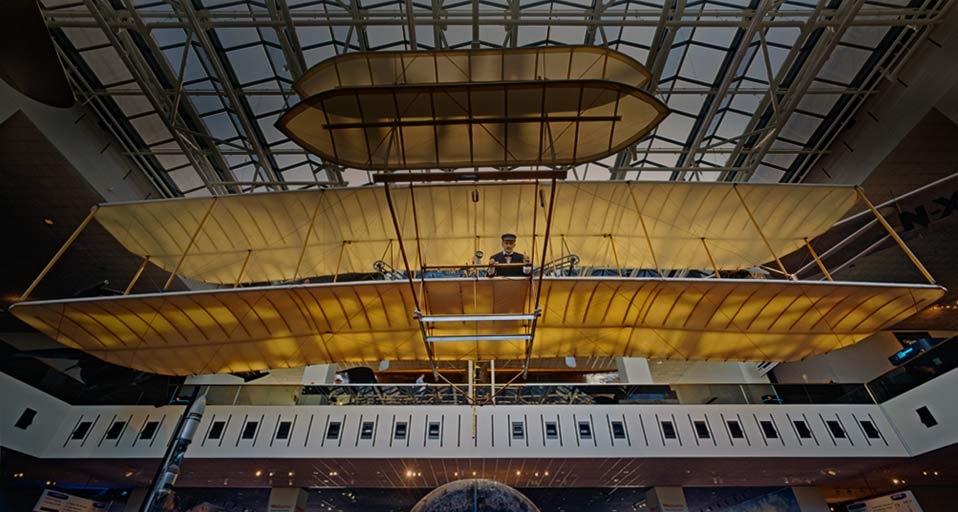 世界上第一架飞机,莱特兄弟发明的飞行器“飞行者一号”(Smithsonian Institution/Corbis ©) - 2010/12/16 世界上第一架飞机,莱特兄弟发明的飞行器“飞行者一号”(Smithsonian Institution/Corbis ©) - 2010/12/16