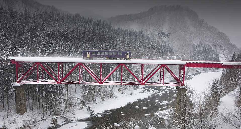 日本秋田的铁路桥(Japan Travel Bureau/Photolibrary ©) - 2011/01/28 日本秋田的铁路桥(Japan Travel Bureau/Photolibrary ©) - 2011/01/28
