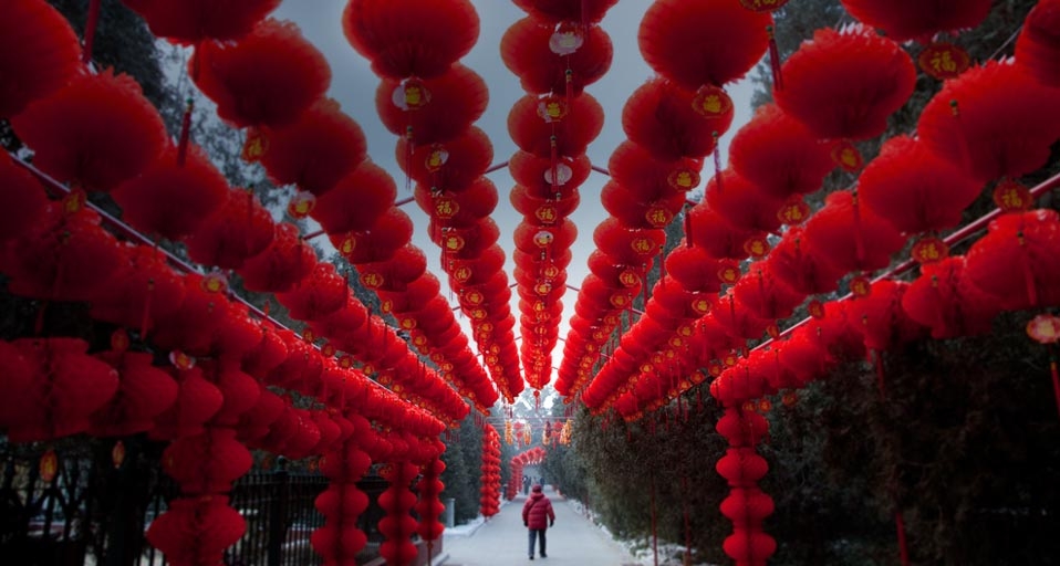 北京地坛公园在春节时布置的红灯笼(Adrian Bradshaw/Corbis ©) - 2011/02/01 北京地坛公园在春节时布置的红灯笼(Adrian Bradshaw/Corbis ©) - 2011/02/01
