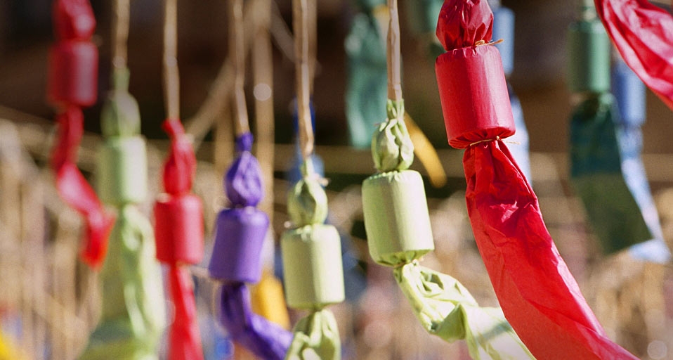 西班牙瓦伦西亚篝火节的炮竹(Valentin Rodriguez/age fotostock/Photolibrary ©) - 2011/02/05 西班牙瓦伦西亚篝火节的炮竹(Valentin Rodriguez/age fotostock/Photolibrary ©) - 2011/02/05