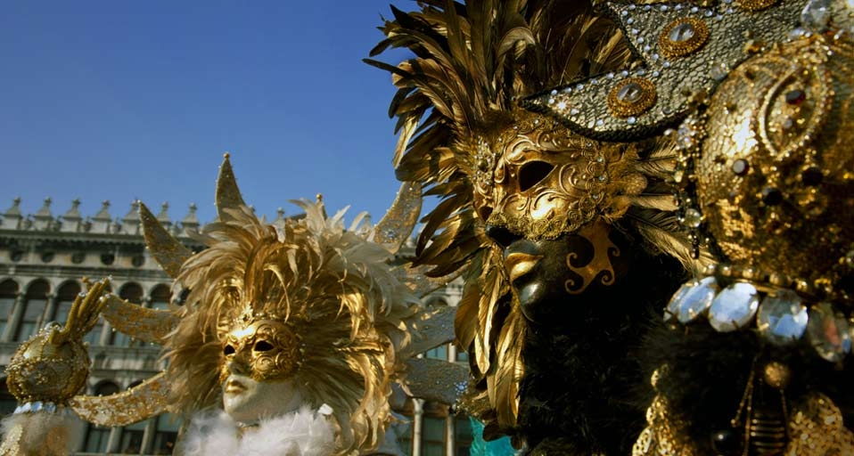 意大利威尼斯嘉年华庆典上的华丽面具(Matthias Tunger/age fotostock ©) - 2011/03/14 意大利威尼斯嘉年华庆典上的华丽面具(Matthias Tunger/age fotostock ©) - 2011/03/14