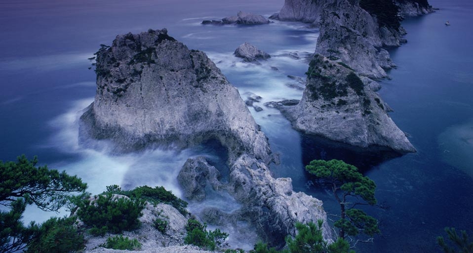日本本州陆中海岸国立公园里的北山崎海岸(Chad Ehlers/Photolibrary ©) - 2011/03/15 日本本州陆中海岸国立公园里的北山崎海岸(Chad Ehlers/Photolibrary ©) - 2011/03/15