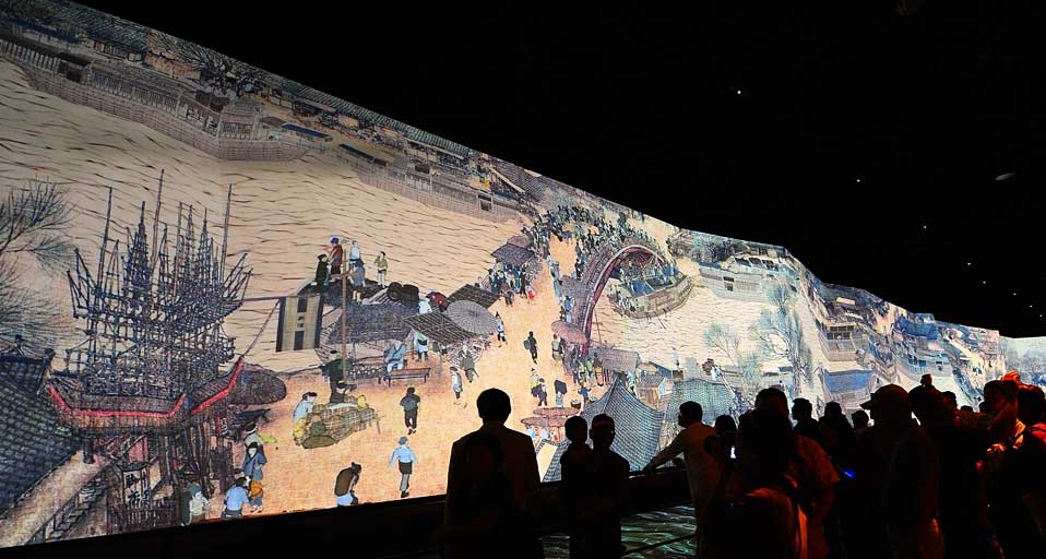 上海世博会中国馆展出的《清明上河图》(Xu Jiajun/Xinhua Press/Corbis ©) - 2011/04/04 上海世博会中国馆展出的《清明上河图》(Xu Jiajun/Xinhua Press/Corbis ©) - 2011/04/04