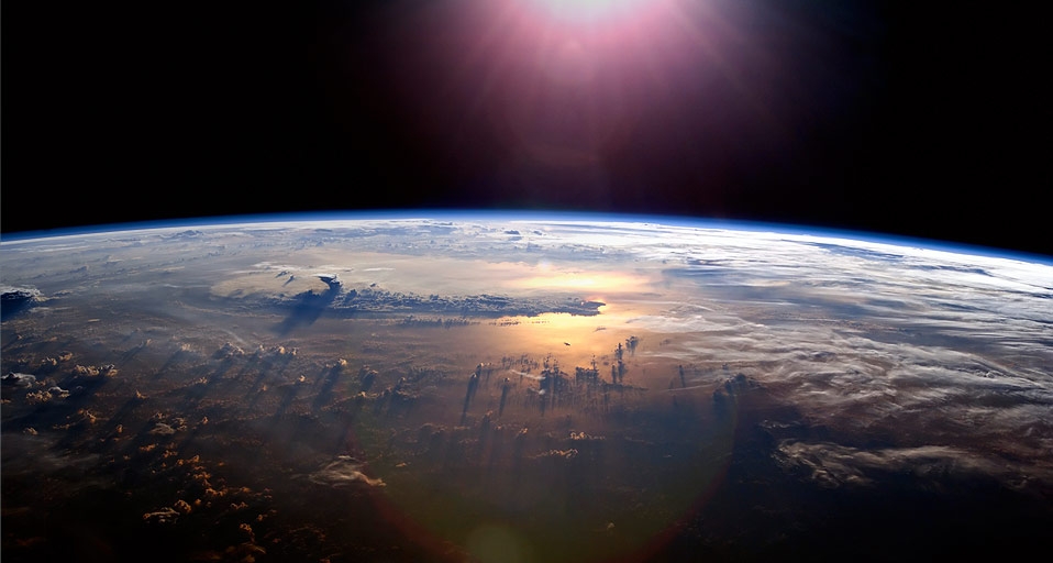 从宇宙国际空间站拍到的太平洋上的日落(NASA - digital version copyright/Science Faction/Corbis ©) - 2011/06/12 从宇宙国际空间站拍到的太平洋上的日落(NASA - digital version copyright/Science Faction/Corbis ©) - 2011/06/12