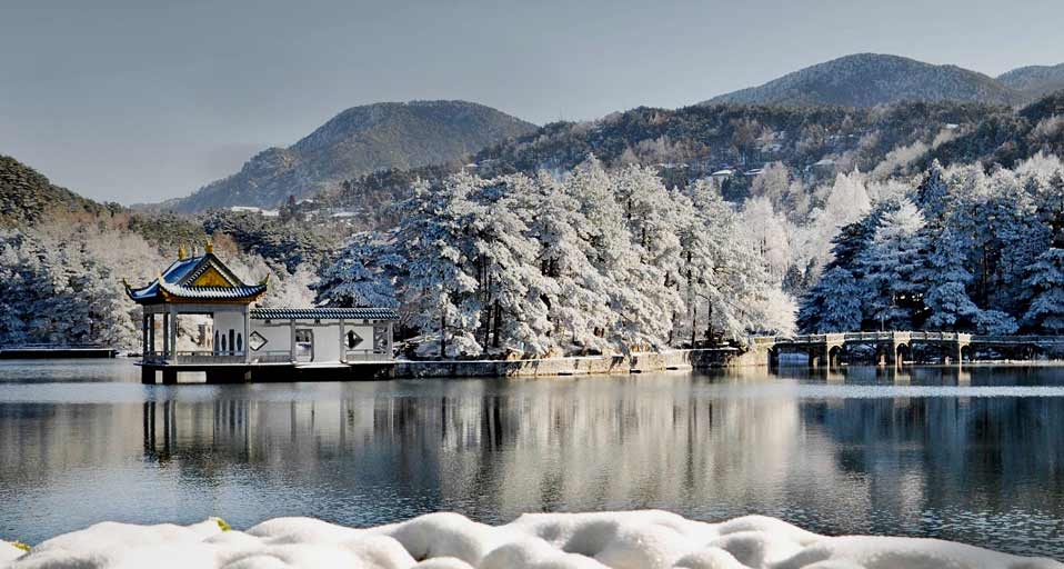 降雪后的庐山美景(Hu Guolin/Xinhua Press/Corbis ©) - 2011/07/17 降雪后的庐山美景(Hu Guolin/Xinhua Press/Corbis ©) - 2011/07/17