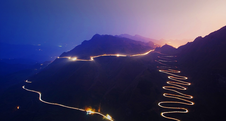 贵州的一段崎岖公路(Christian Kober/John Warburton-Lee Photography/Photolibrary ©) - 2011/08/23 贵州的一段崎岖公路(Christian Kober/John Warburton-Lee Photography/Photolibrary ©) - 2011/08/23