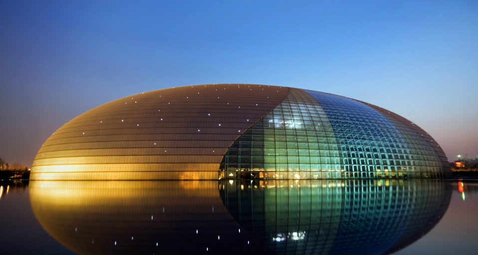 灯火辉煌的国家大剧院(© Christian Kober/Corbis) ©) - 2011/10/01 灯火辉煌的国家大剧院(© Christian Kober/Corbis) ©) - 2011/10/01