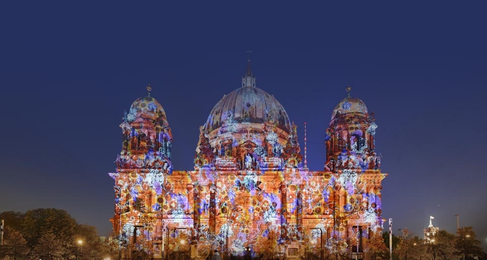 德国灯光节期间的柏林大教堂(© Axel Schmies/Age Fotostock) ©) - 2011/10/15 德国灯光节期间的柏林大教堂(© Axel Schmies/Age Fotostock) ©) - 2011/10/15