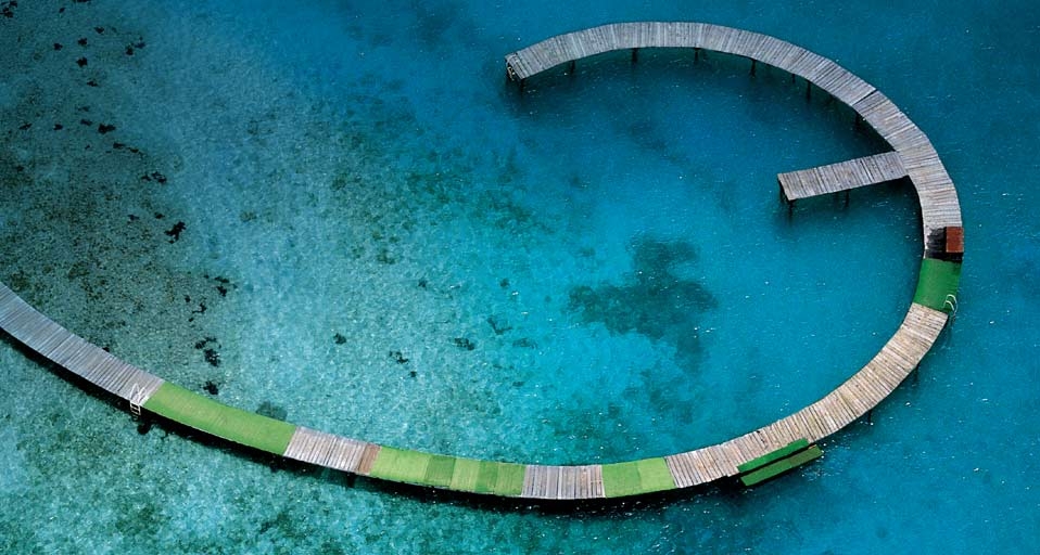 鸟瞰法国马提尼克岛的海滩码头(© Guido Alberto Rossi/Axiom) ©) - 2012/01/04 鸟瞰法国马提尼克岛的海滩码头(© Guido Alberto Rossi/Axiom) ©) - 2012/01/04