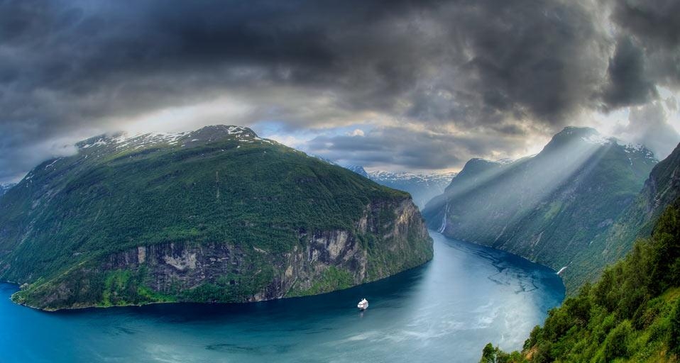 挪威盖伦格盖朗厄尔峡湾(© Karsten Bidstrup/Lonely Planet Images) ©) - 2012/05/16 挪威盖伦格盖朗厄尔峡湾(© Karsten Bidstrup/Lonely Planet Images) ©) - 2012/05/16