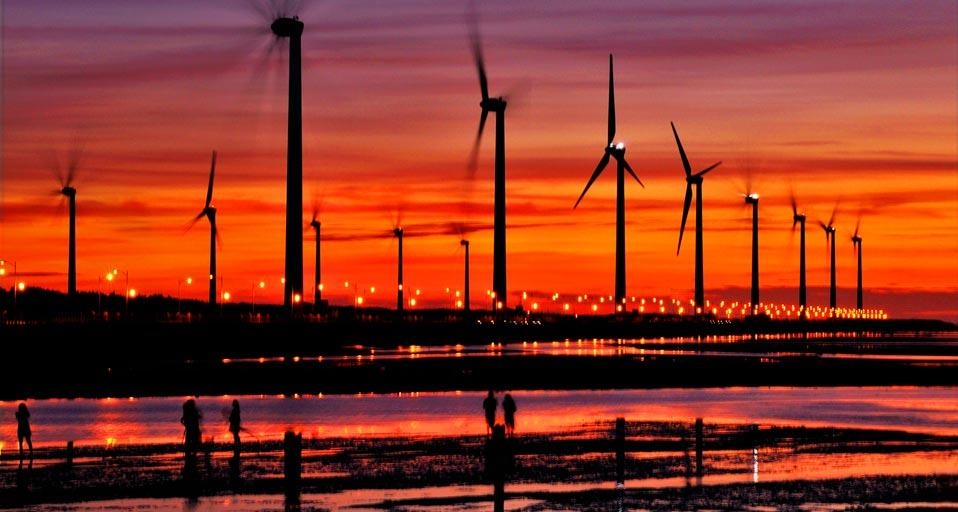 夕阳下的风车剪影(© ychlin/Flickr/Getty Images) ©) - 2012/07/09 夕阳下的风车剪影(© ychlin/Flickr/Getty Images) ©) - 2012/07/09