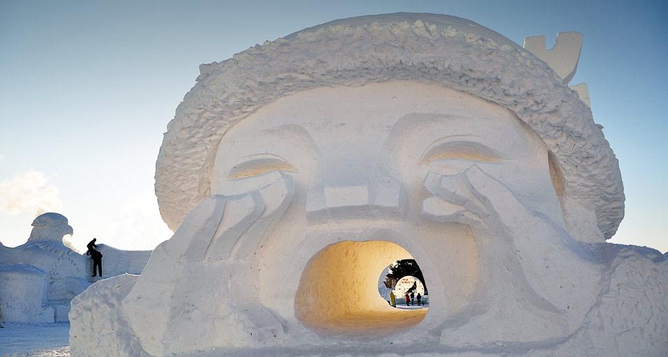 2011年12月,内蒙古自治区呼伦贝尔海拉尔冰雪节的雪雕(© Yu Changjun/Xinhua Press/Corbis) ©) - 2012/12/06 2011年12月,内蒙古自治区呼伦贝尔海拉尔冰雪节的雪雕(© Yu Changjun/Xinhua Press/Corbis) ©) - 2012/12/06