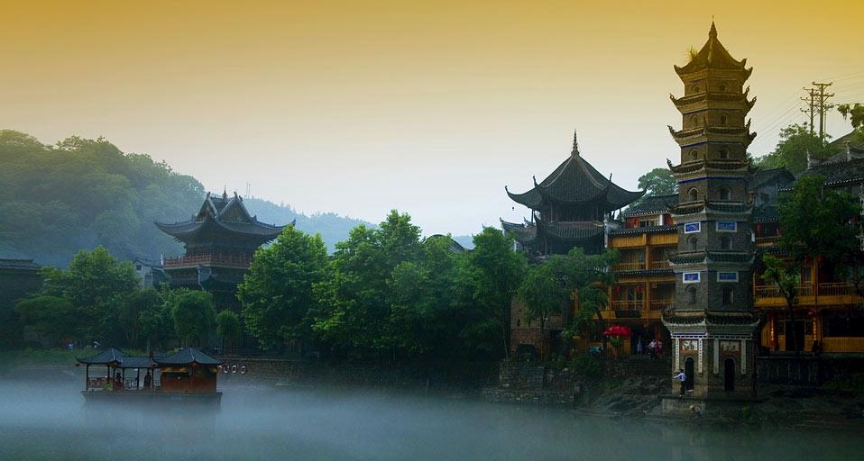 湖南省凤凰古城(© Best View Stock/Getty Images) ©) - 2013/01/22 湖南省凤凰古城(© Best View Stock/Getty Images) ©) - 2013/01/22