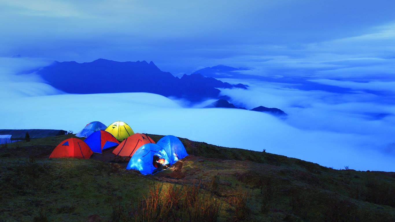 夜晚在山上露营(© HAIBO BI/E+/Getty Images) - 2013/07/06 夜晚在山上露营(© HAIBO BI/E+/Getty Images) - 2013/07/06