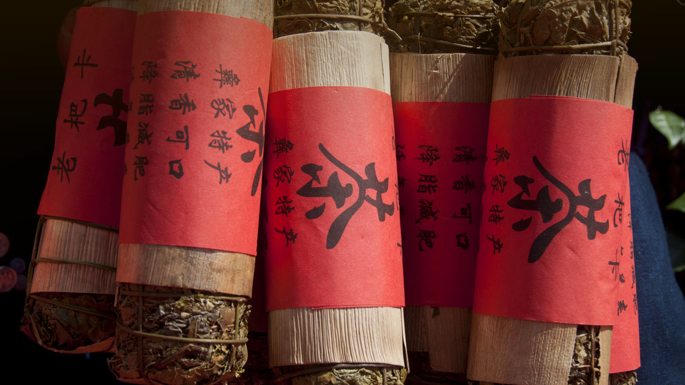 云南省普洱市江城县,简易包装的绿茶紧压茶(© Stefan Auth/imagebroker.net/ Superstock) - 2013/08/19 云南省普洱市江城县,简易包装的绿茶紧压茶(© Stefan Auth/imagebroker.net/ Superstock) - 2013/08/19