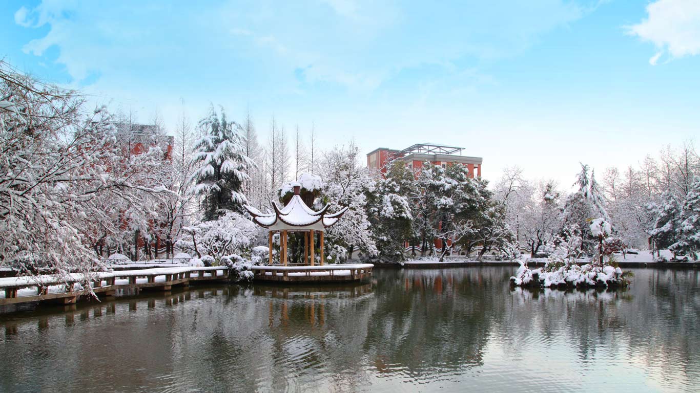 中国科学技术大学,雪后一鉴亭(© Xiaoping Yang/USTC News Center) - 2013/09/19 中国科学技术大学,雪后一鉴亭(© Xiaoping Yang/USTC News Center) - 2013/09/19