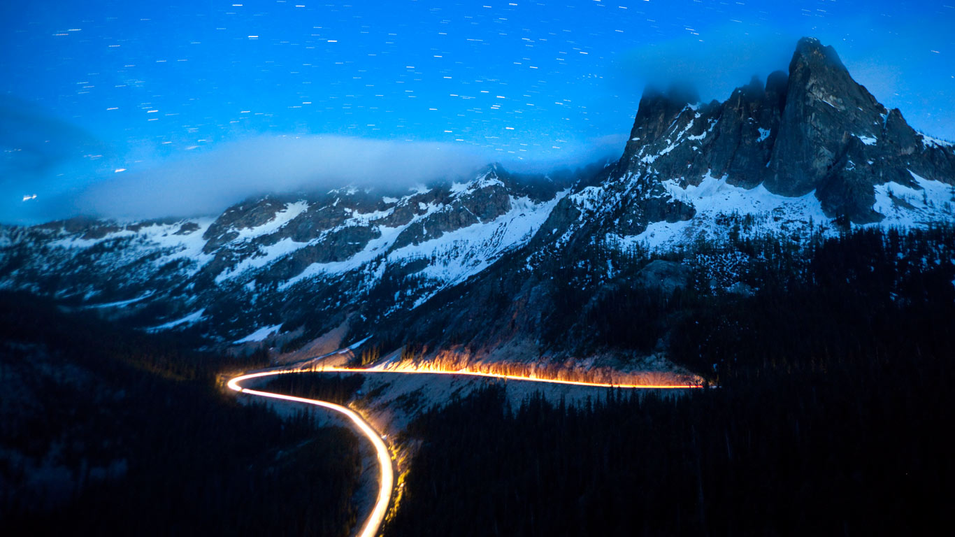 华盛顿州北瀑布景区公路,国家干线20号段上的路灯(© Ethan Welty/Tandem Stock) - 2013/11/17 华盛顿州北瀑布景区公路,国家干线20号段上的路灯(© Ethan Welty/Tandem Stock) - 2013/11/17
