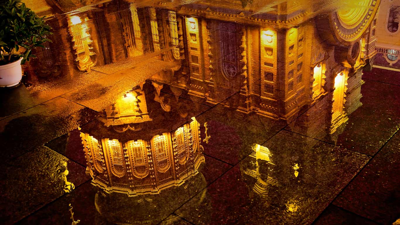 黑龙江省哈尔滨市,雨后圣索菲亚大教堂的倒影(© Wiliam Perry/Alamy) - 2013/12/08 黑龙江省哈尔滨市,雨后圣索菲亚大教堂的倒影(© Wiliam Perry/Alamy) - 2013/12/08
