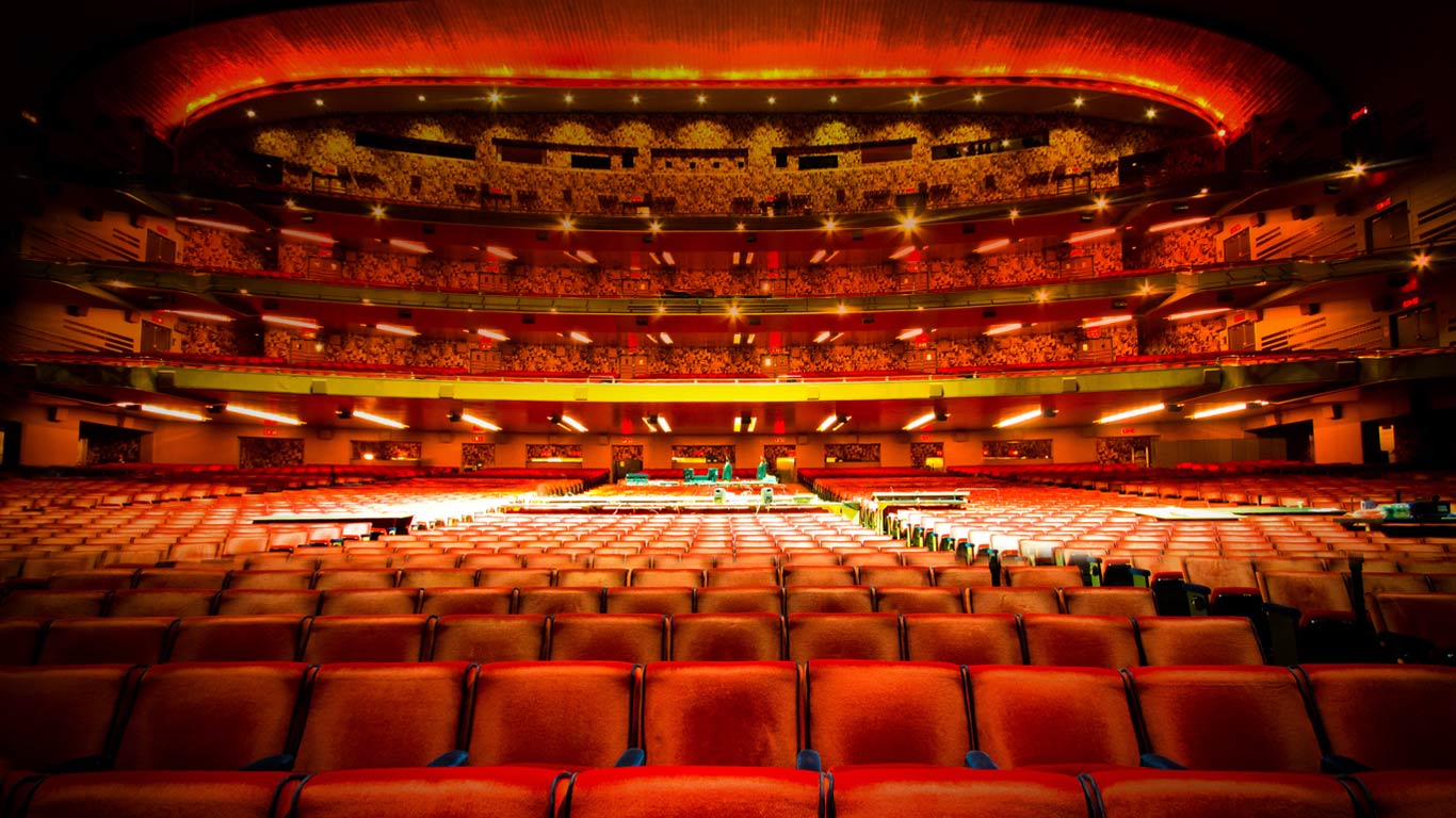 纽约市无线电城音乐厅的内景(© Littleny/Alamy) - 2013/12/22 纽约市无线电城音乐厅的内景(© Littleny/Alamy) - 2013/12/22