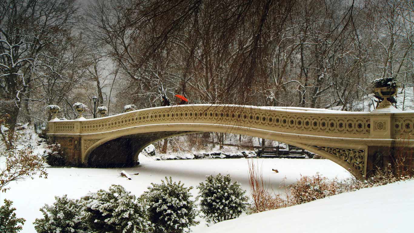 纽约州纽约市,中央公园的弓桥(© Chuck and Sarah Fishbein/Getty Images) - 2013/12/30 纽约州纽约市,中央公园的弓桥(© Chuck and Sarah Fishbein/Getty Images) - 2013/12/30