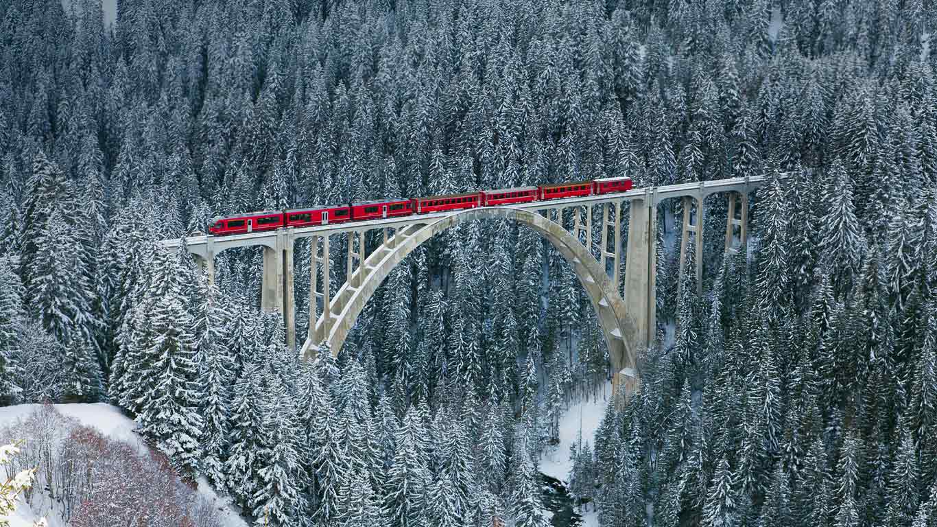 瑞士高架桥上的雷蒂亚火车(© Werner Dieterich/Corbis) - 2014/01/18 瑞士高架桥上的雷蒂亚火车(© Werner Dieterich/Corbis) - 2014/01/18