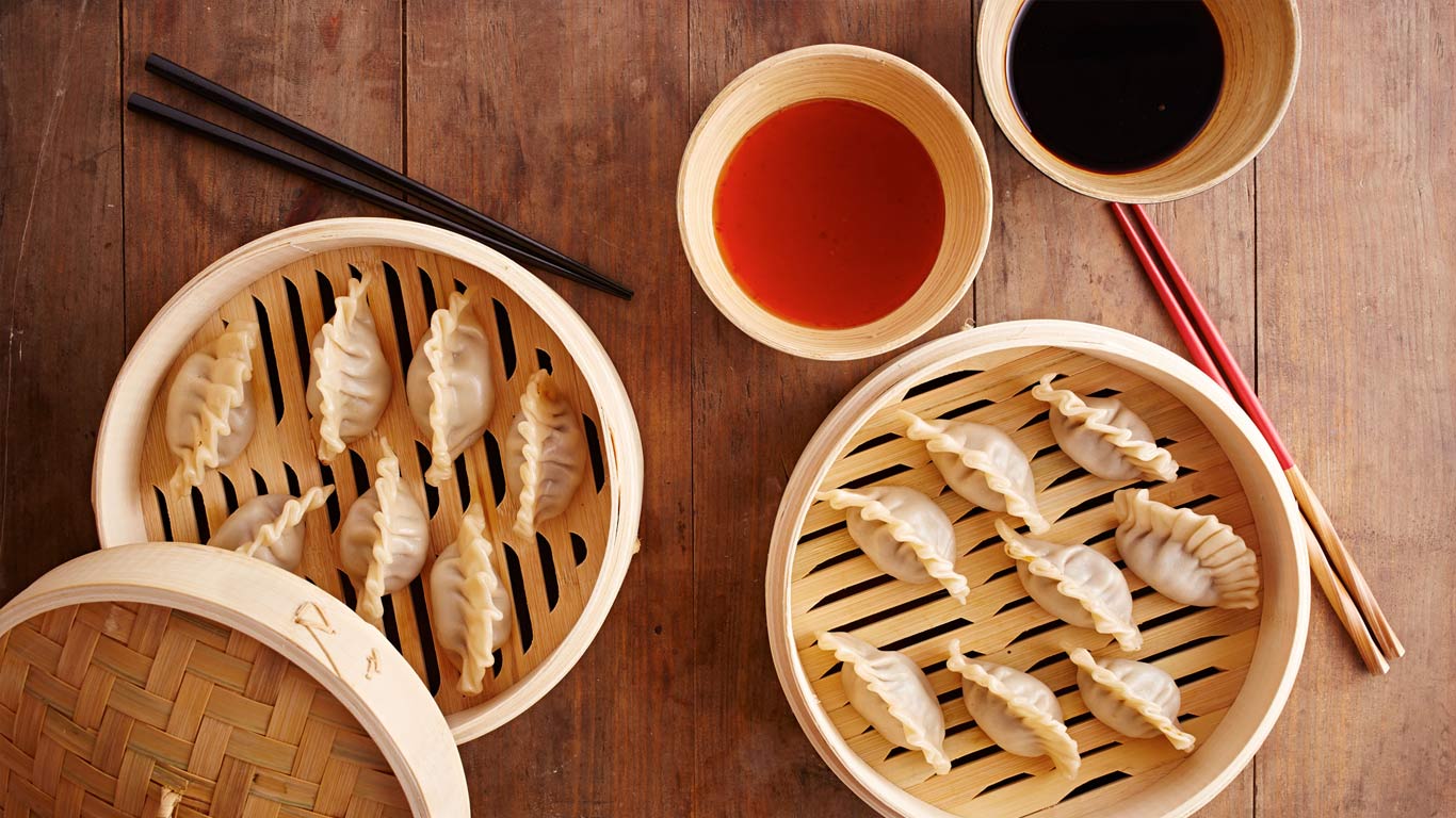 传统蒸笼内的自制饺子(© Martí sans/Alamy) - 2014/01/29 传统蒸笼内的自制饺子(© Martí sans/Alamy) - 2014/01/29