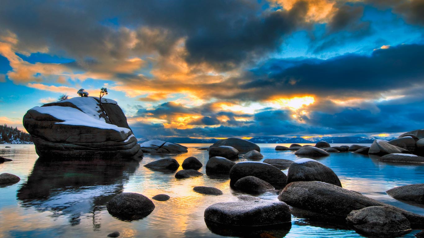 美国内华达州太浩湖的盆景石(© Josh Miller/Corbis) - 2014/03/19 美国内华达州太浩湖的盆景石(© Josh Miller/Corbis) - 2014/03/19