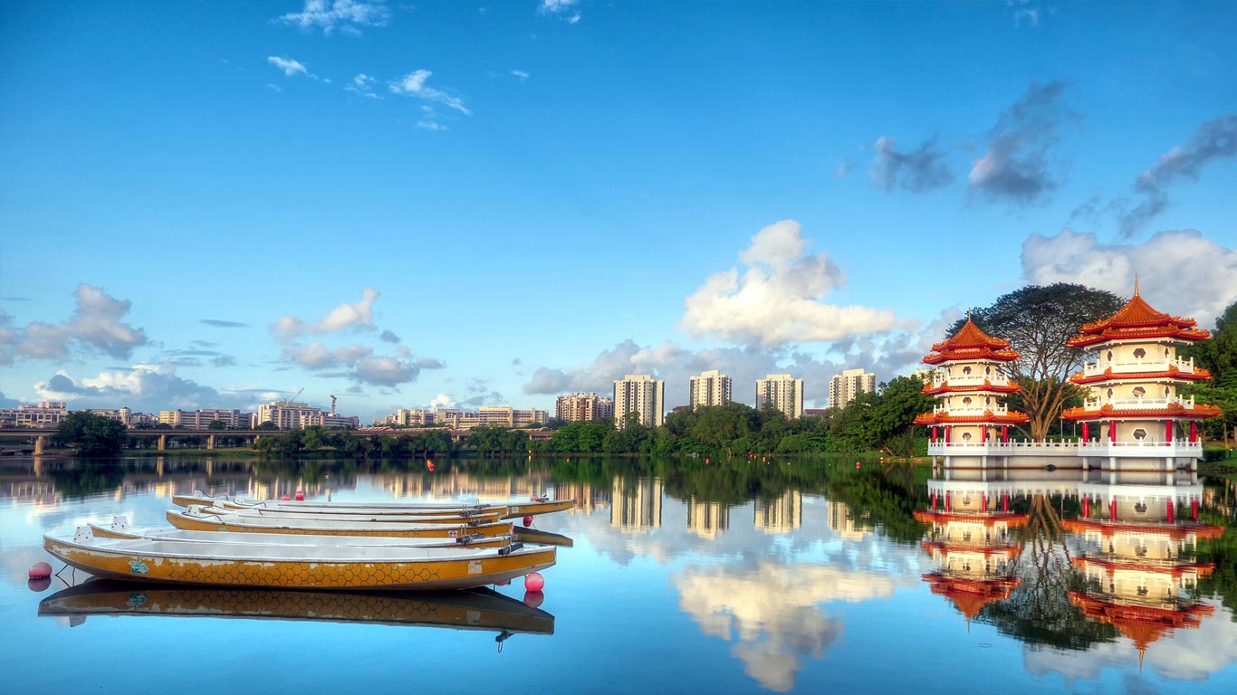 新加坡,从裕廊湖眺望裕华园(中国花园)(© Salvador III Manaois/Alamy) - 2014/05/16 新加坡,从裕廊湖眺望裕华园(中国花园)(© Salvador III Manaois/Alamy) - 2014/05/16