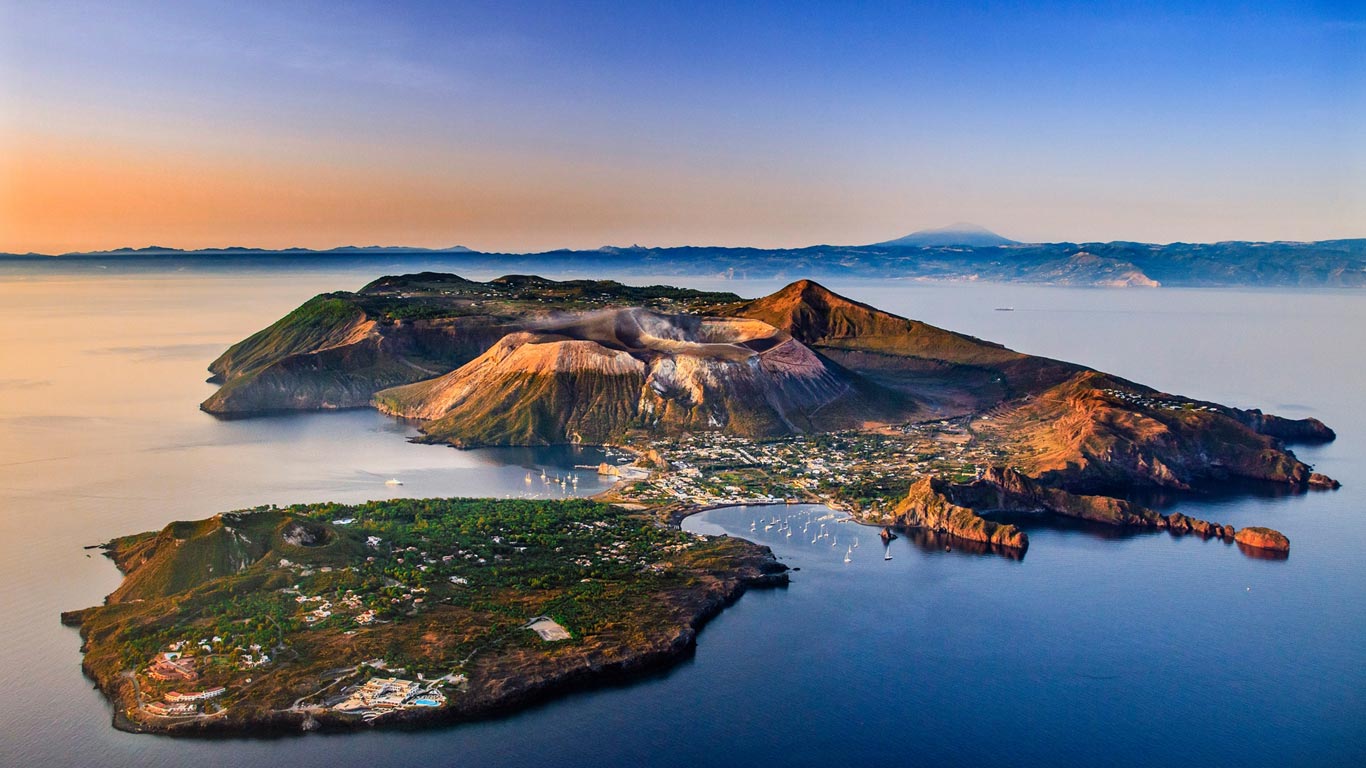 意大利,埃奥利群岛,火山(© SIME/eStock Photo) - 2014/07/20 意大利,埃奥利群岛,火山(© SIME/eStock Photo) - 2014/07/20