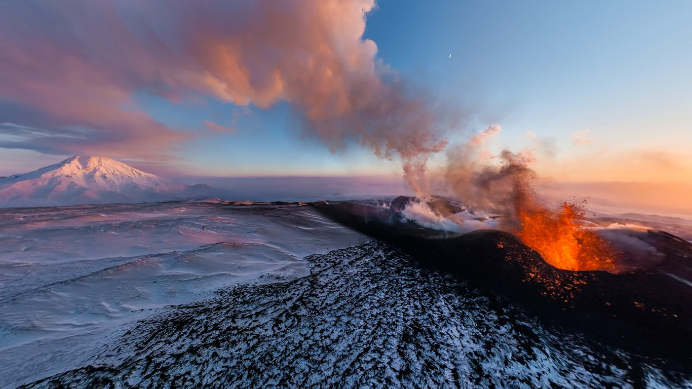 俄罗斯堪察加半岛的托尔巴奇克火山(© AirPano) - 2014/07/21 俄罗斯堪察加半岛的托尔巴奇克火山(© AirPano) - 2014/07/21