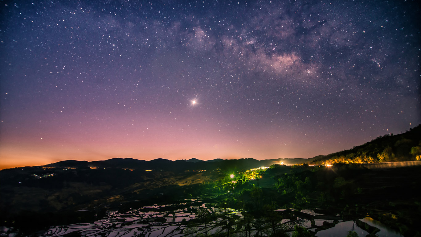 元阳县的银河(© Nutexzles/Moment Open/Getty Images) - 2014/08/11 元阳县的银河(© Nutexzles/Moment Open/Getty Images) - 2014/08/11