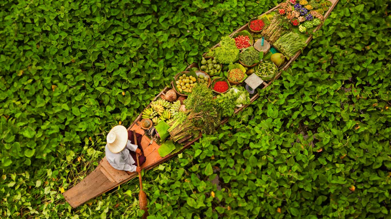 泰国曼谷附近的水上集市小贩(© Art Wolfe/Mint Images) - 2014/08/28 泰国曼谷附近的水上集市小贩(© Art Wolfe/Mint Images) - 2014/08/28