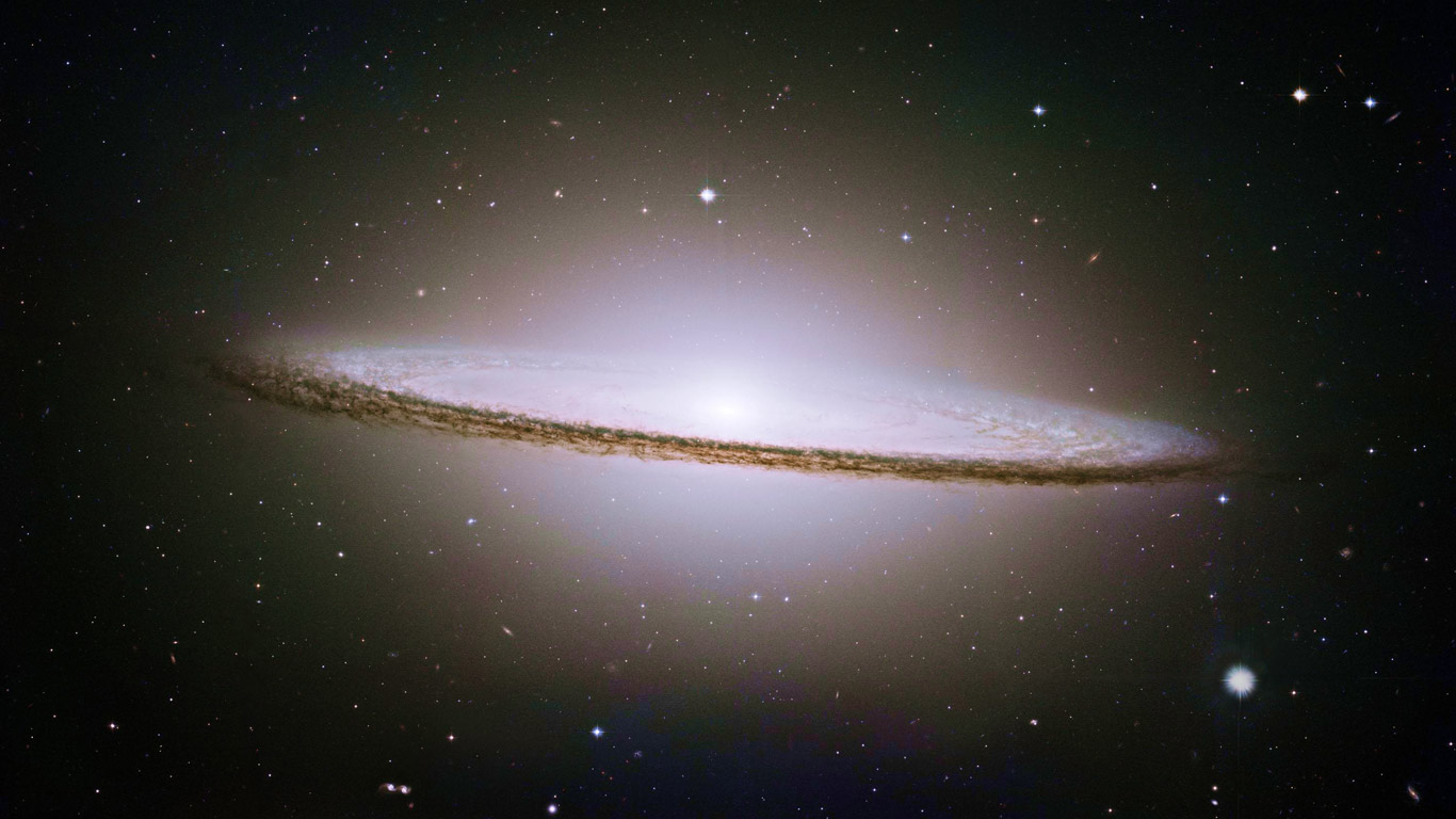 美国航空航天局哈勃太空望远镜中看到的草帽星系(梅西耶104)(© STScI/AURA/NASA) - 2014/10/03 美国航空航天局哈勃太空望远镜中看到的草帽星系(梅西耶104)(© STScI/AURA/NASA) - 2014/10/03