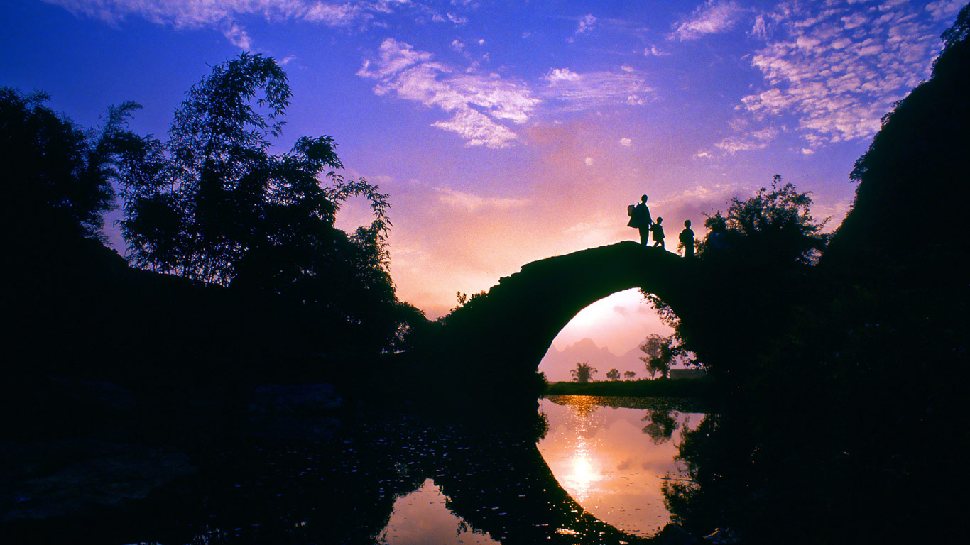 广东英德,英西峰林的小桥(© VIEW STOCK RF/Age Fotostock) - 2014/10/19 广东英德,英西峰林的小桥(© VIEW STOCK RF/Age Fotostock) - 2014/10/19