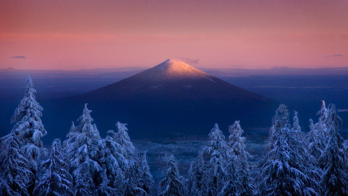 美国俄勒冈州,从杰斐逊峰自然荒野区看到的黑山(© Marc Adamus/Aurora Photos) - 2015/02/09 美国俄勒冈州,从杰斐逊峰自然荒野区看到的黑山(© Marc Adamus/Aurora Photos) - 2015/02/09