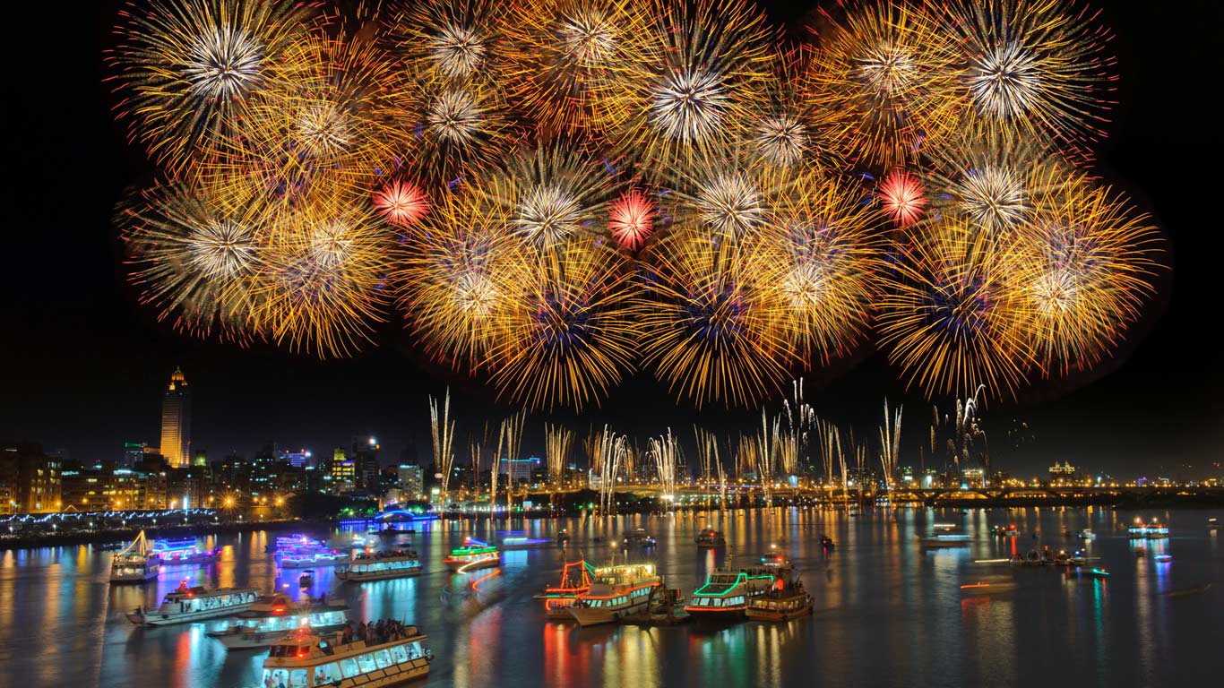 台湾台北,大稻埕烟火(© TPG/imageBROKER/Corbis) - 2015/02/18 台湾台北,大稻埕烟火(© TPG/imageBROKER/Corbis) - 2015/02/18