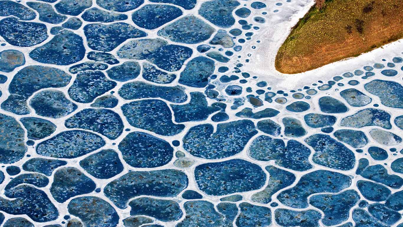 加拿大不列颠哥伦比亚省,卡里布地区未知湖的鸟瞰图(© Mike Grandmaison/Corbis) - 2015/02/27 加拿大不列颠哥伦比亚省,卡里布地区未知湖的鸟瞰图(© Mike Grandmaison/Corbis) - 2015/02/27