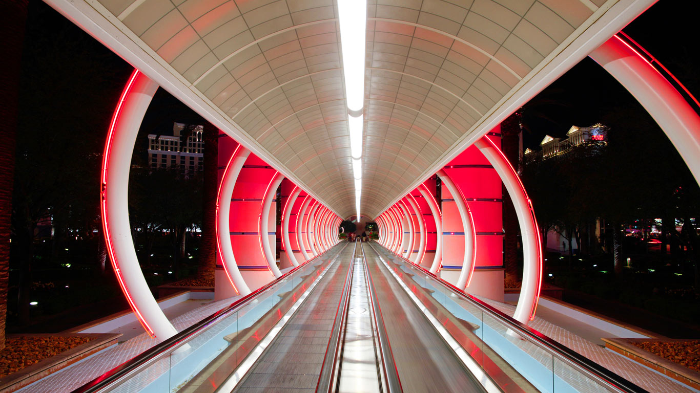 美国拉斯维加斯,通往百丽宫赌场酒店的行人步道(© Gavin Hellier/Alamy) - 2015/03/22 美国拉斯维加斯,通往百丽宫赌场酒店的行人步道(© Gavin Hellier/Alamy) - 2015/03/22