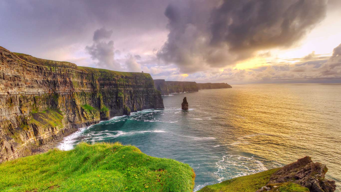 爱尔兰克莱尔郡,日落时分的莫赫悬崖(© Patryk Kosmider/Shutterstock) - 2015/03/31 爱尔兰克莱尔郡,日落时分的莫赫悬崖(© Patryk Kosmider/Shutterstock) - 2015/03/31