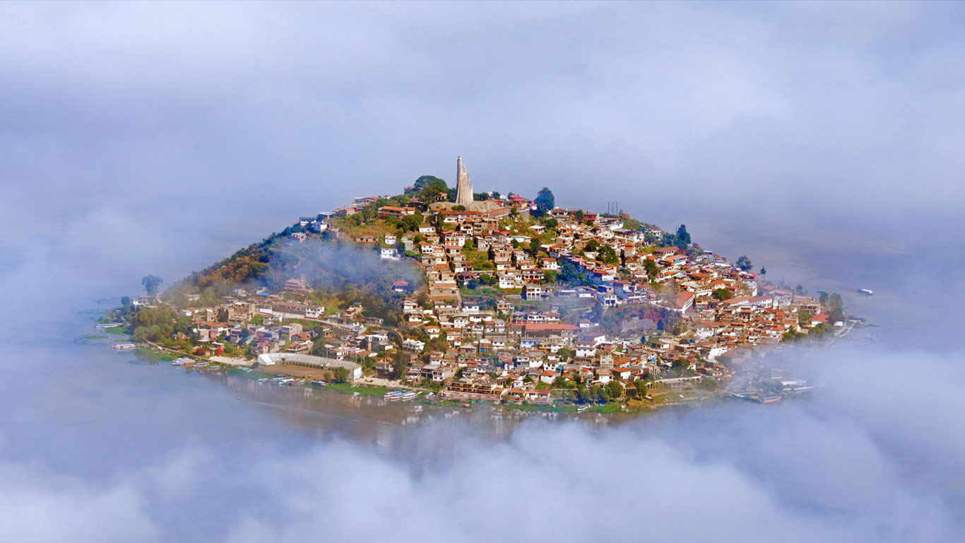 墨西哥,帕慈库罗湖上的哈尼古欧岛(© Brian Overcast/Alamy) - 2015/11/13 墨西哥,帕慈库罗湖上的哈尼古欧岛(© Brian Overcast/Alamy) - 2015/11/13