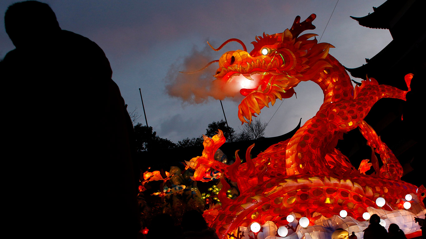 上海,豫园,龙灯 (© Carols Barria/Reuters) - 2016/03/10 上海,豫园,龙灯 (© Carols Barria/Reuters) - 2016/03/10